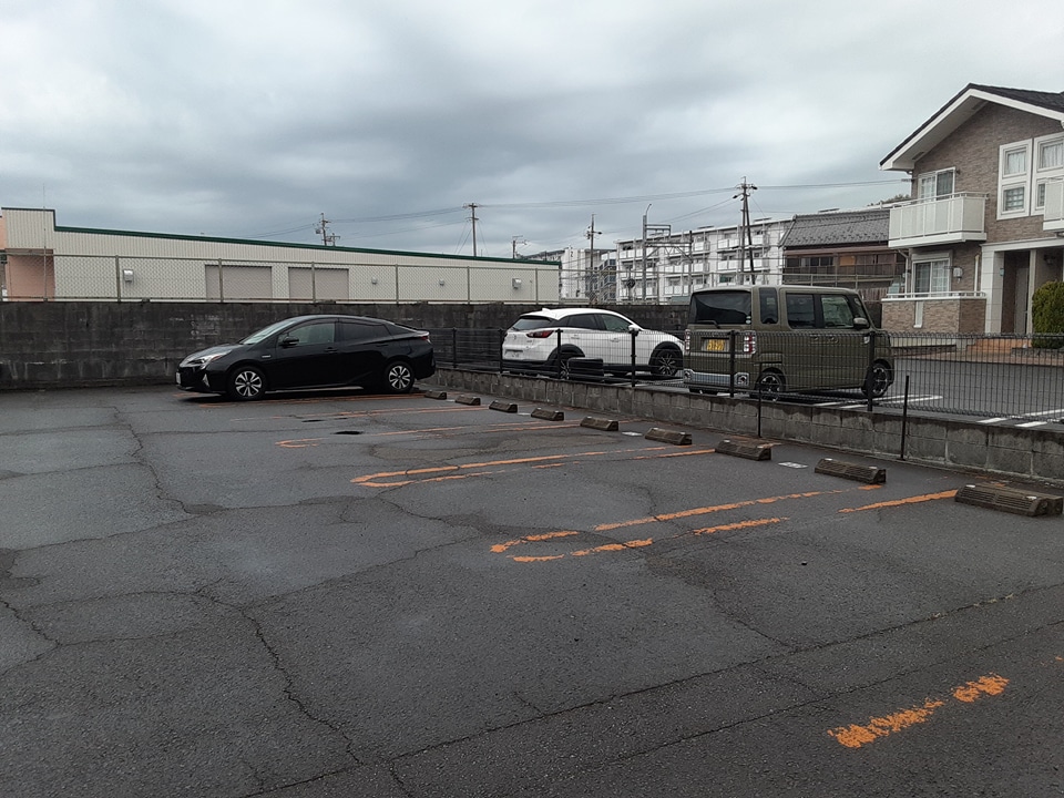 27/28 駐車場