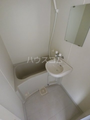 13/28 浴室