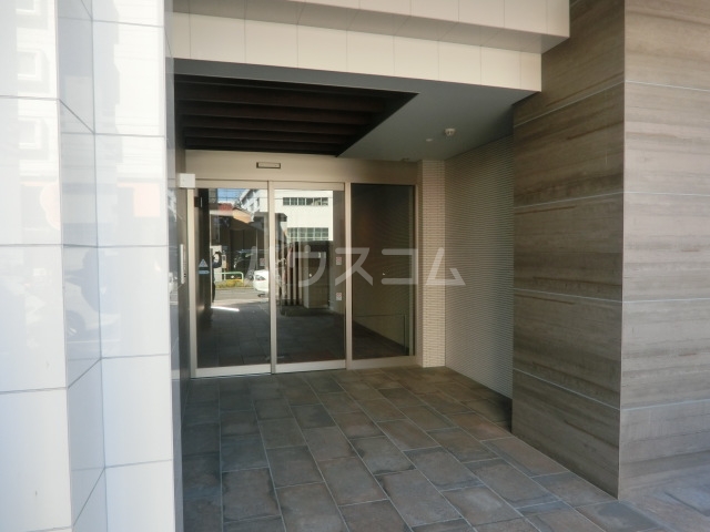28/30 エントランス