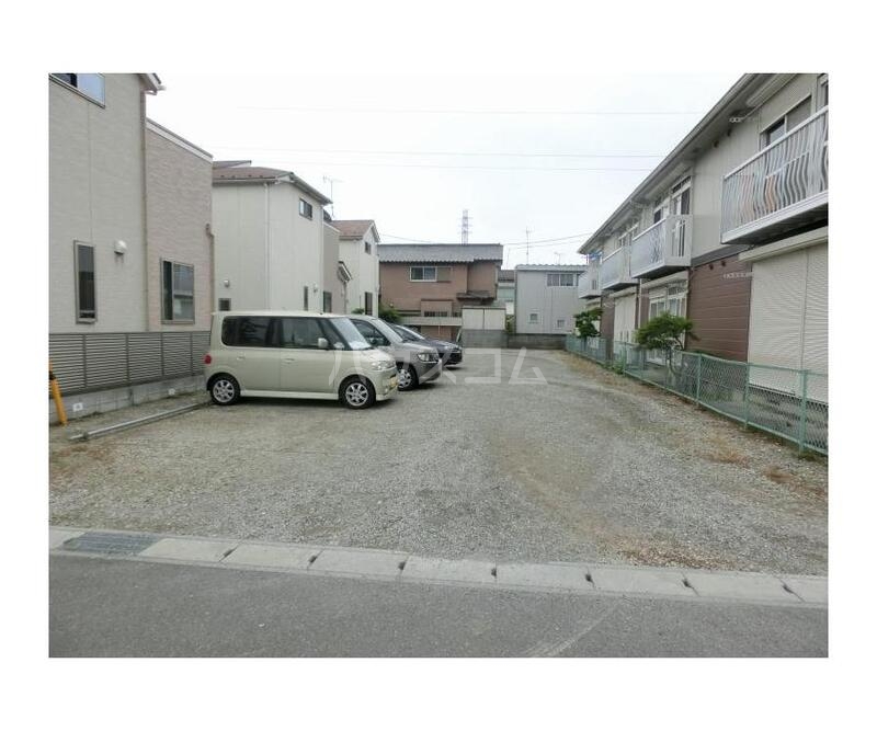 13/14 駐車場
