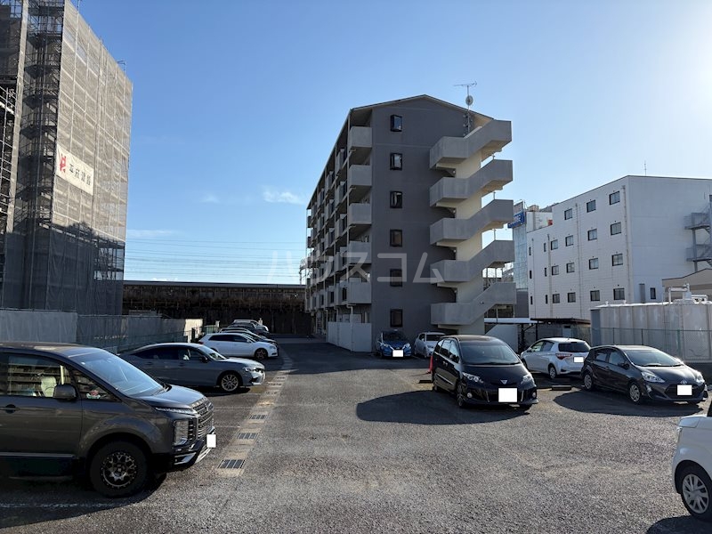 18/25 駐車場