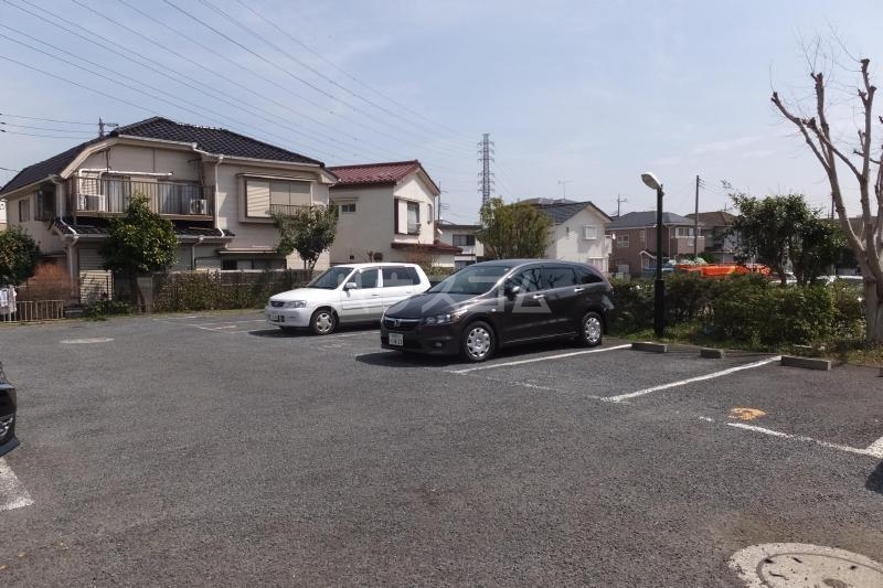27/30 駐車場