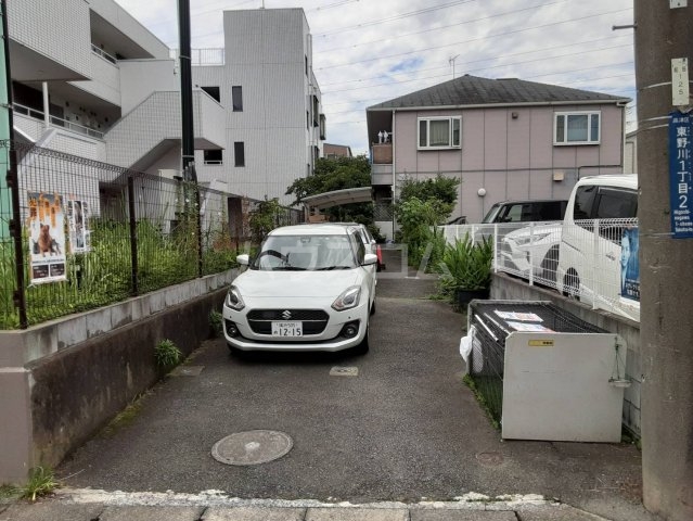 23/27 駐車場