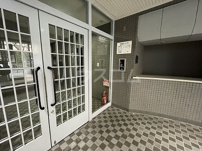 21/23 エントランス