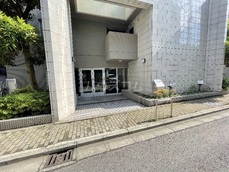 21/22 エントランス