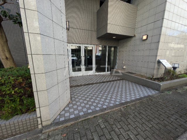 18/20 エントランス