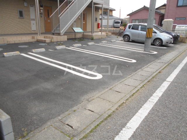 16/17 駐車場