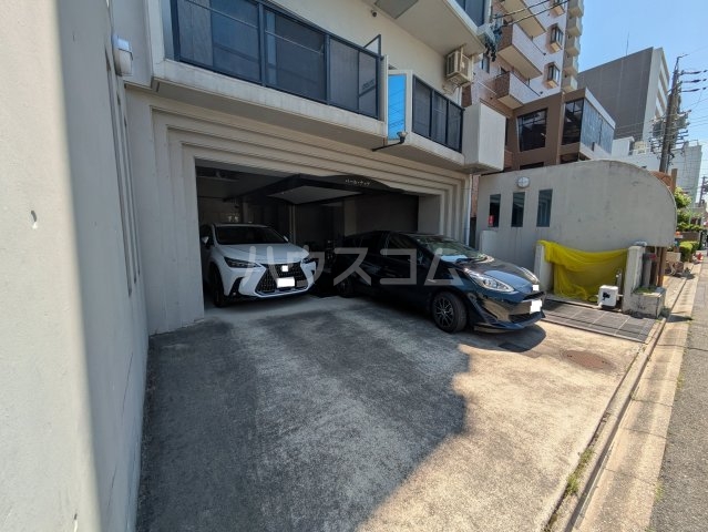 23/30 駐車場