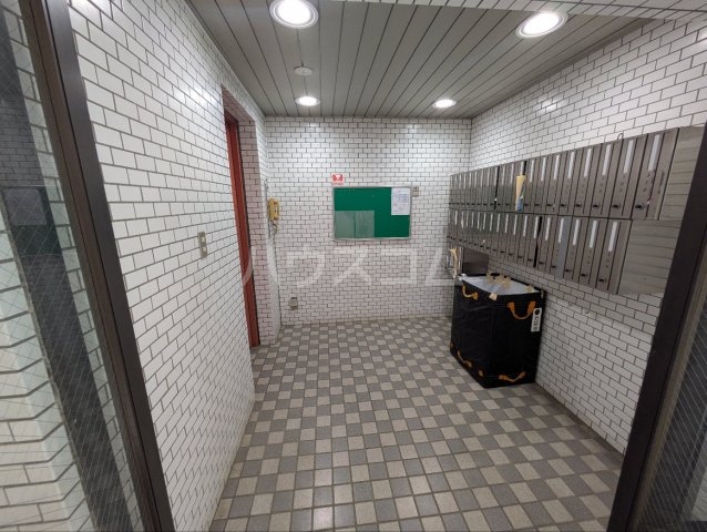 2/2 エントランス