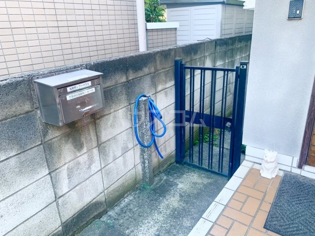 24/30 エントランス