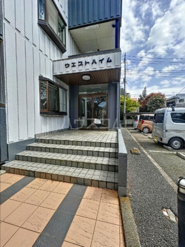 19/27 エントランス