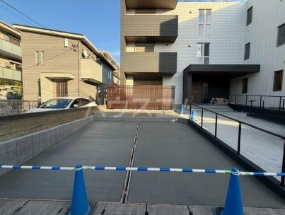 14/23 駐車場