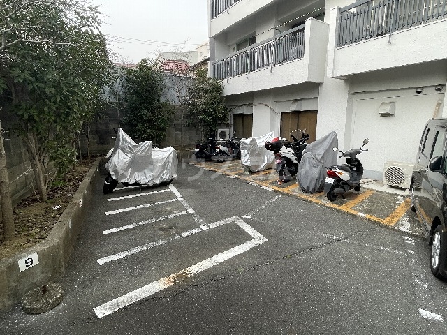 2/4 駐車場