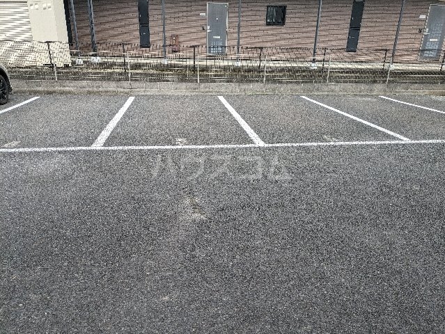 27/30 駐車場
