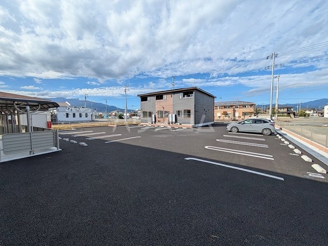 22/28 駐車場
