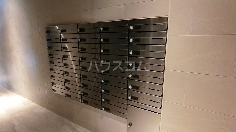 16/19 エントランス