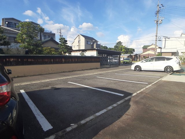 2/7 駐車場