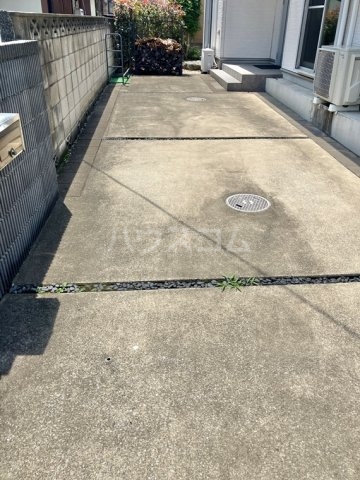 18/28 駐車場