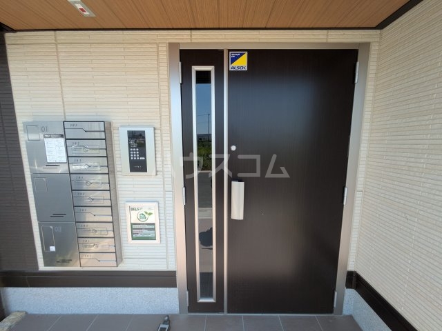 23/29 エントランス
