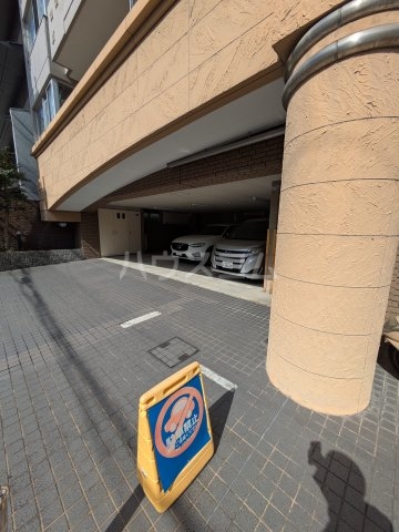 27/30 駐車場
