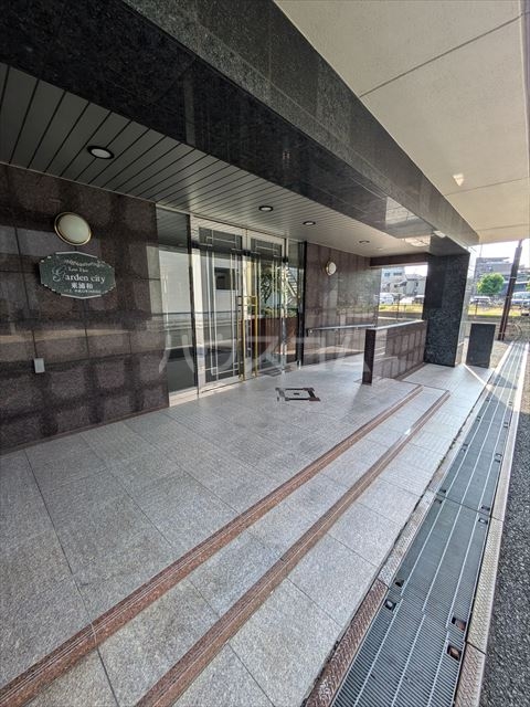 2/3 エントランス