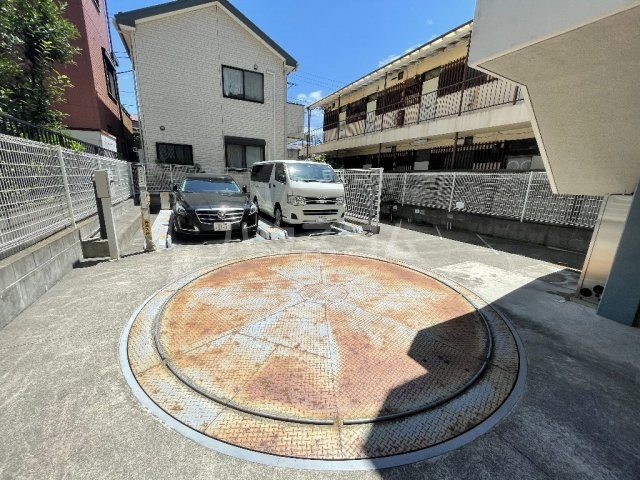 28/30 駐車場