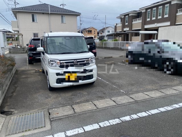 2/3 駐車場