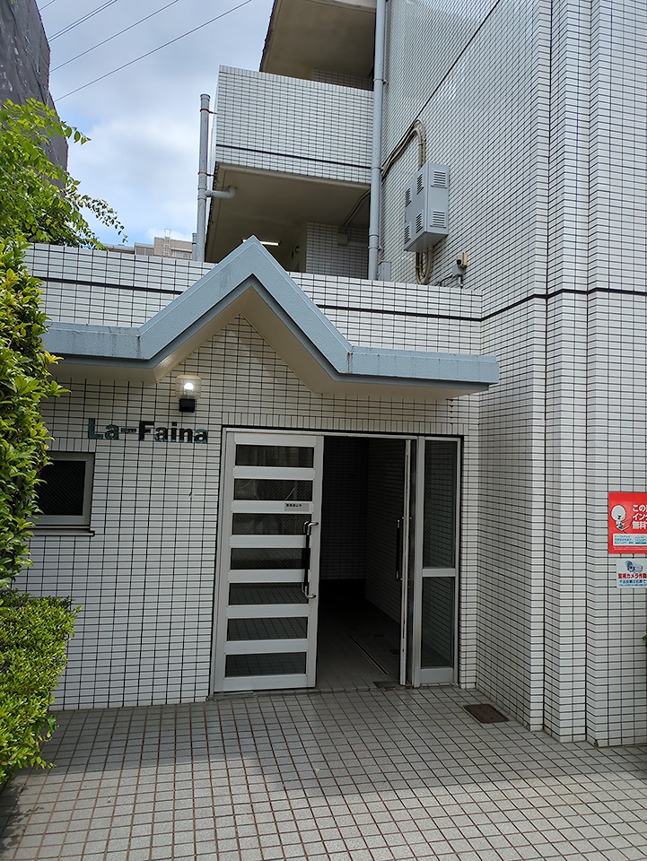 18/28 エントランス
