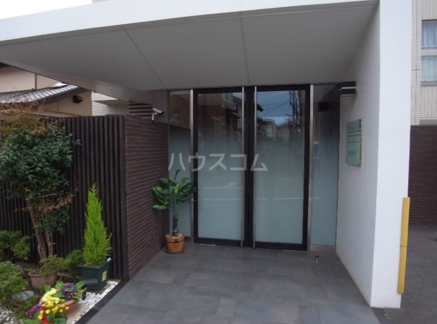 2/2 エントランス