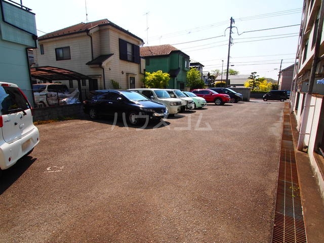 28/30 駐車場