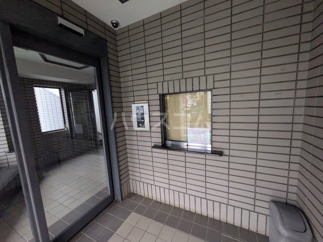 20/30 エントランス