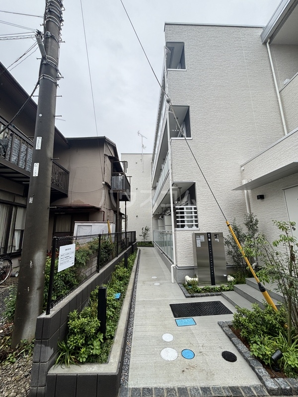 23/30 エントランス