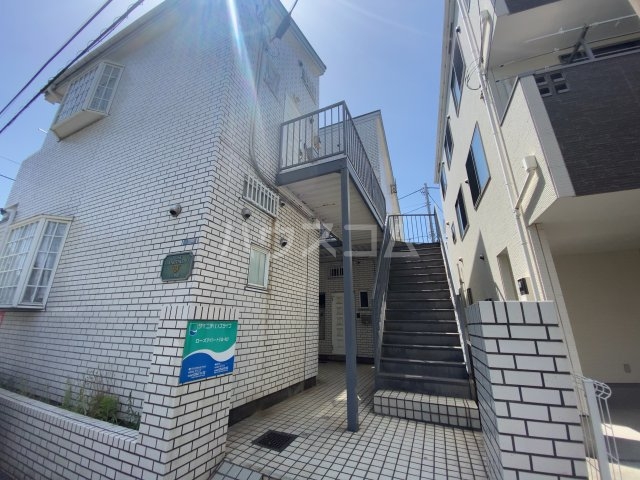 21/30 エントランス