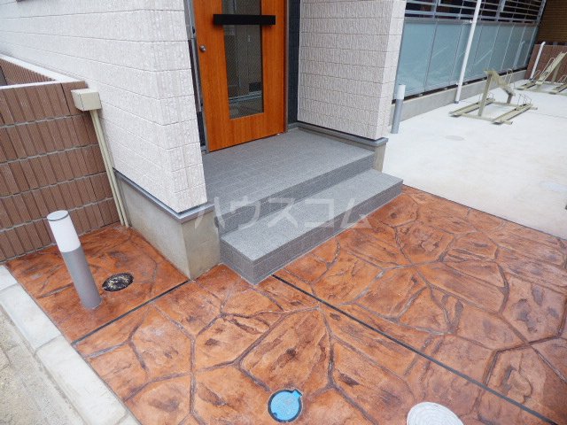 18/28 エントランス