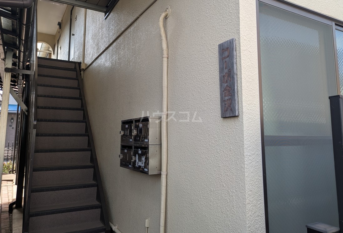 24/30 エントランス