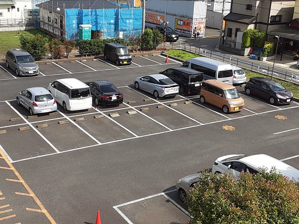 22/28 駐車場
