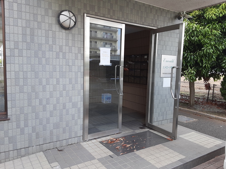 21/28 エントランス