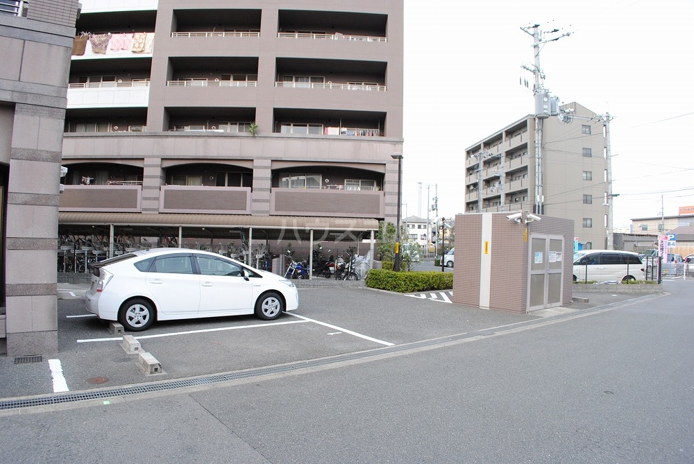 2/4 駐車場