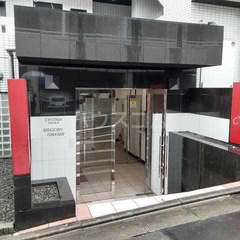 28/30 エントランス