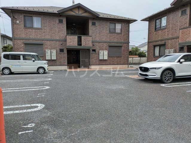 16/18 駐車場