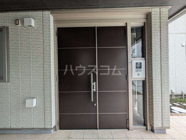 26/30 エントランス