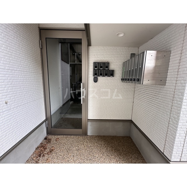 14/18 エントランス