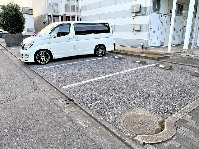 13/23 駐車場