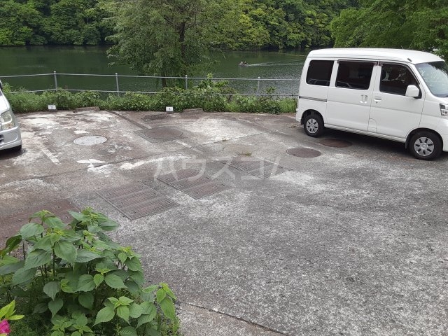 2/4 駐車場