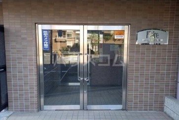 16/17 エントランス