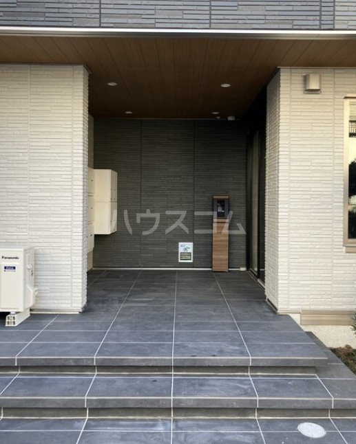 20/23 エントランス