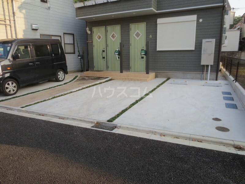 23/30 駐車場