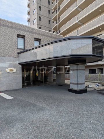 24/30 エントランス