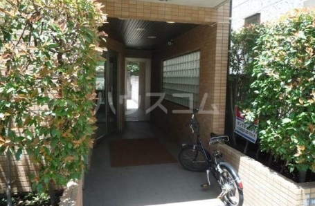 22/28 エントランス