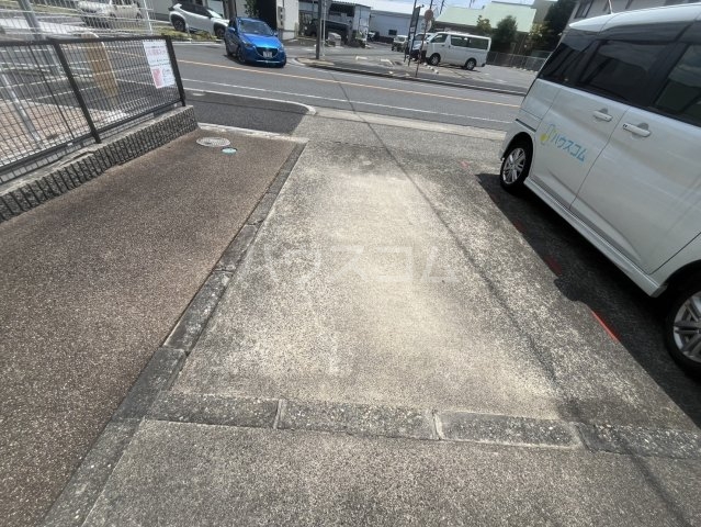 22/28 駐車場